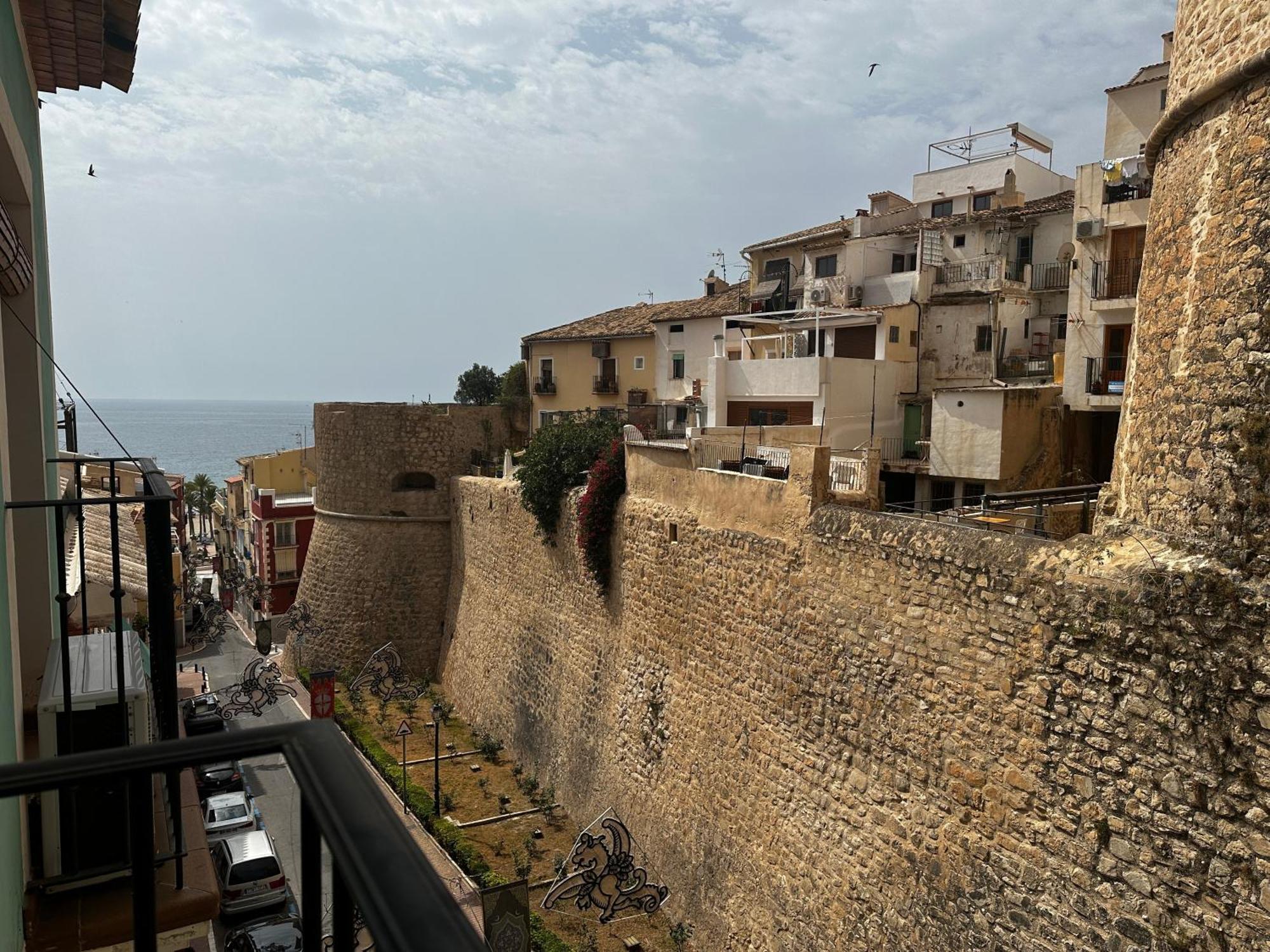 Mu, Situada En La Muralla Del Casco Historico *